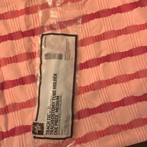 Medline Trach Tie Tracheotomy Tube Holder One Piece size Medium. - Picture 7 of 7